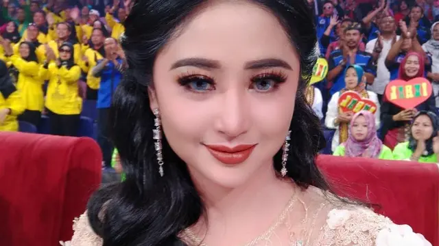 [Bintang] Dewi Perssik