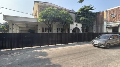 Di Balik Tembok Rahasia Kafe de'CLAN: Ada Brankas Dalam Brankas