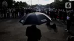 Aktivis Jaringan Solidaritas Korban untuk Keadilan mengikuti Aksi Kamisan ke-862 di depan Istana Merdeka, Jakarta, Kamis (22/5/2025). (Liputan6.com/Angga Yuniar)