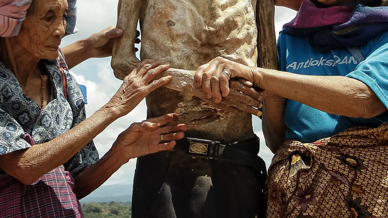 Ritual Ma' Nene' di Toraja. (Fotografer: Allako Pasanggang)