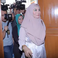 Elma Theana mengunjungi KPAI (Deki Prayoga/bintang.com)