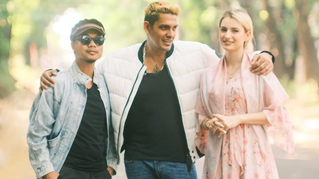 Aktor dan model, Robby Shine dan Nastasya Shine, bersama  Faim Achmad