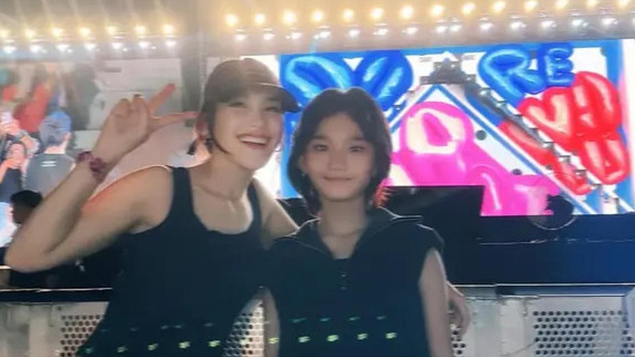 6 Potret Ayu Ting Ting dan Bilqis Nonton Konser SEVENTEEN, Bisa Duduk di Kursi Berkat Sang Promotor