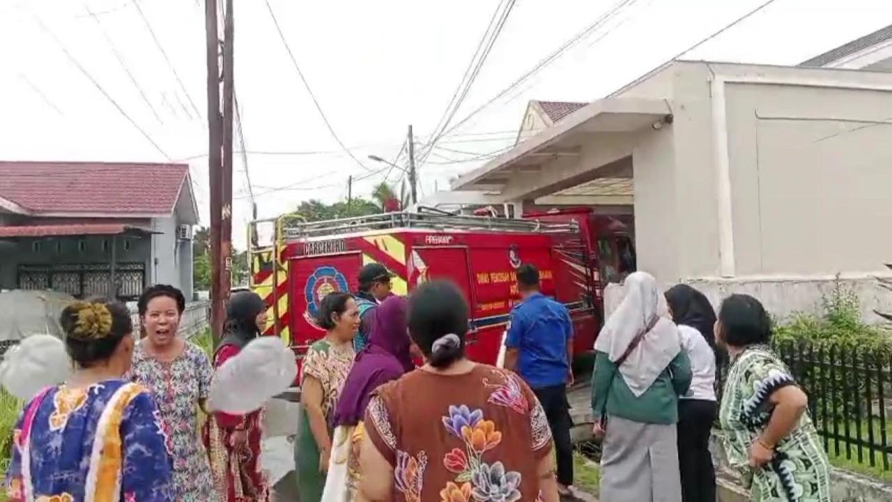Heboh Mobil Damkar Isi Air ke Rumah Pejabat Viral Medan saat Krisis Air Bersih, Warga Menjerit