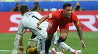 Martin Rodriguez menyelamatkan muka Timnas Chile dengan mencetak gol penyama kedudukan pada duel versus Australia di Otkrytiye Arena, Moskow, Minggu (25/6/2017). (AFP/Yuri Kadobnov)