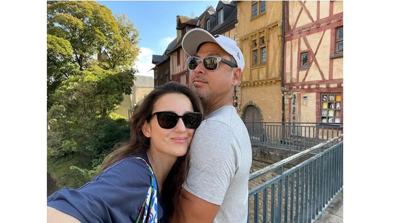 8 Momen Julie Estelle Mudik ke Prancis, Kumpul dengan Keluarga Besar