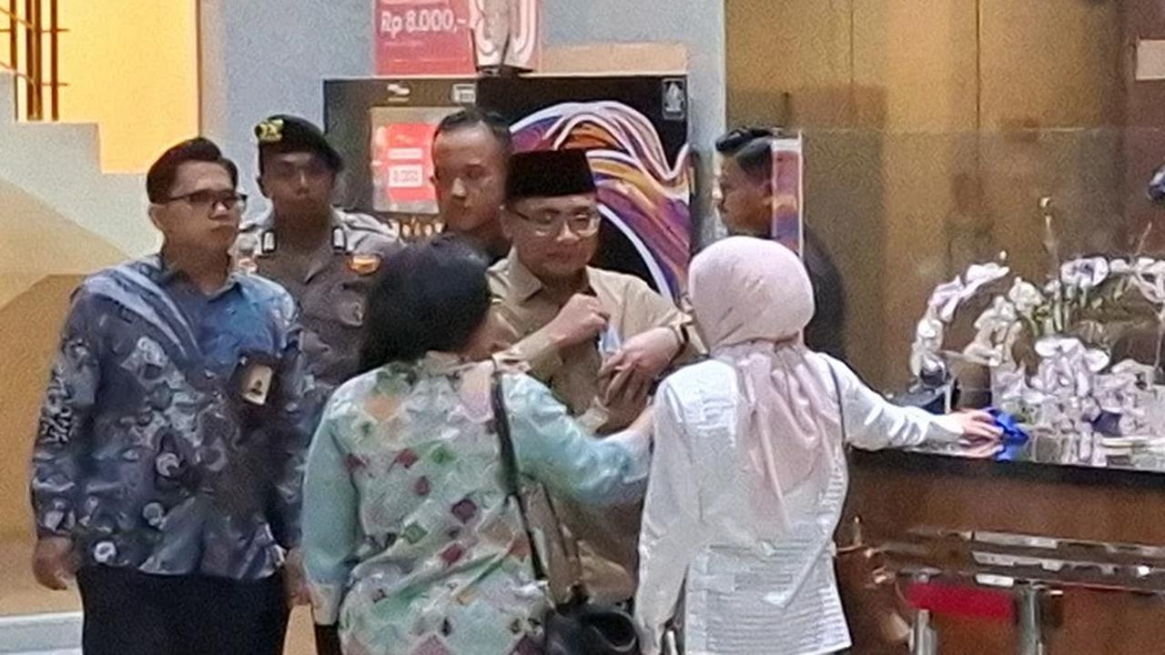 Eks Menag Yaqut Usai Diperiksa KPK