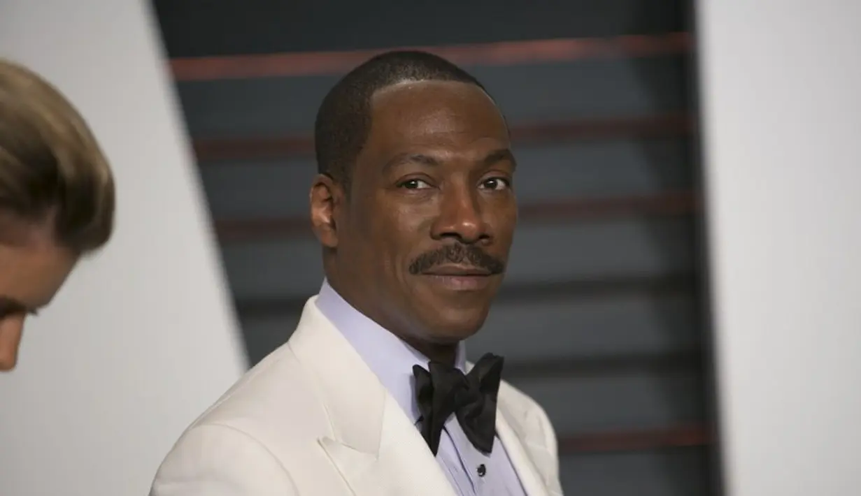 Eddie Murphy miliki 8 anak dari 4 wanita yang berbeda. Wanita itu adalah Nicole Mitchel, Tamara Hood, Paulette McNeely serta Melanie Brown. (ADRIAN SANCHEZ-GONZALEZ / AFP)