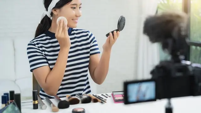 Cara untuk menghindari flashback agar hasil foto tetap natural dan memukau (Foto/Sumber: Freepik)