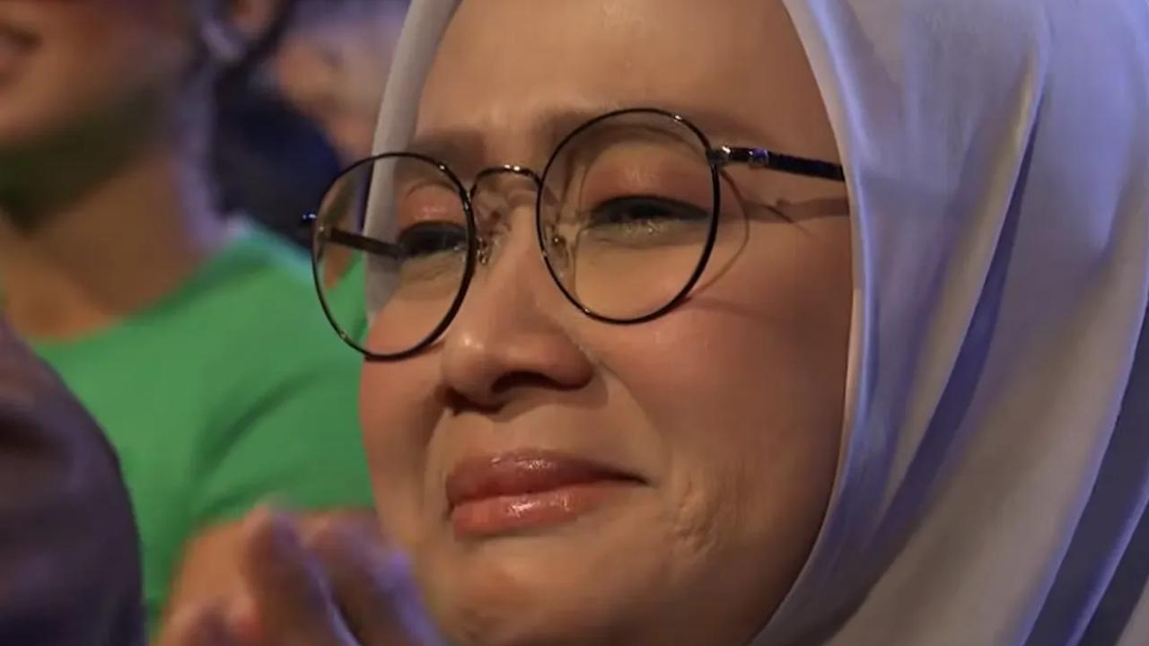 "Saya yakin kita mampu, kita mampu dan kita setara jadi jangan takutlah untuk terus menggapai impianmu, impian kita akan terwujud bila kita yakin," sambung Simon.