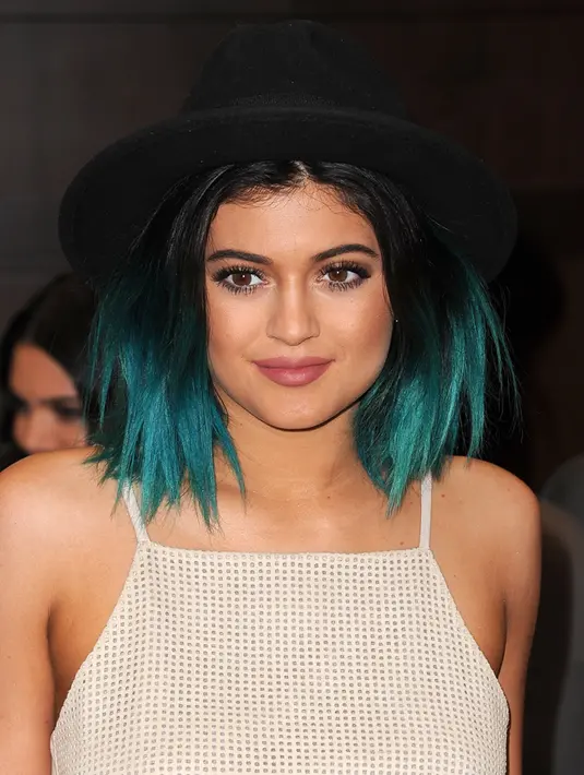 Kylie pun gemar menggonta ganti warna rambutnya, tetapi Kylie terlihat tambah eksis dengan model rambut barunya. (AFP/Bintang.com)