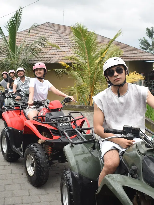 Riza Syah dan Lyodra Ginting liburan di Bali (Foto: Instagram/@rizasyah_14)