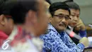 Wagub DKI Jakarta, Djarot Syaiful Hidayat mendengarkan saat RDP dengan Komisi X DPR RI di Jakarta, Senin (25/4). RDP juga membahas penjelasan sumber anggaran Asian Games XVIII dari APBD dan APBN. (Liputan6.com/Johan Tallo)