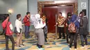 Para pengunjung siap masuk ruangan untuk mengikuti XYZ Day 2018 di The Hall Senayan City, Jakarta, Rabu (25/4). (Liputan6.com/Herman Zakharia)