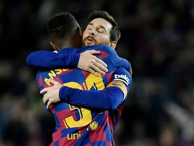 Ansu Fati - Penyerang muda dengan sederet rekor fantastis ini merupakan pemain harapan Barcelona di masa depan. Fati digadang-gadang mampu menjadi penerus Lionel Messi, terlebih kini ia juga telah mewarisi nomor punggung 10 milik sang legenda. (AFP/Lluis Gene)