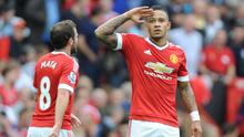 Penyerang Manchester United, Memphis Depay, bahagia dengan gol pertamanya di Premier League dalam laga kontra Watford, Sabtu (21/11/2015) malam WIB. (EPA/Peter Powell)