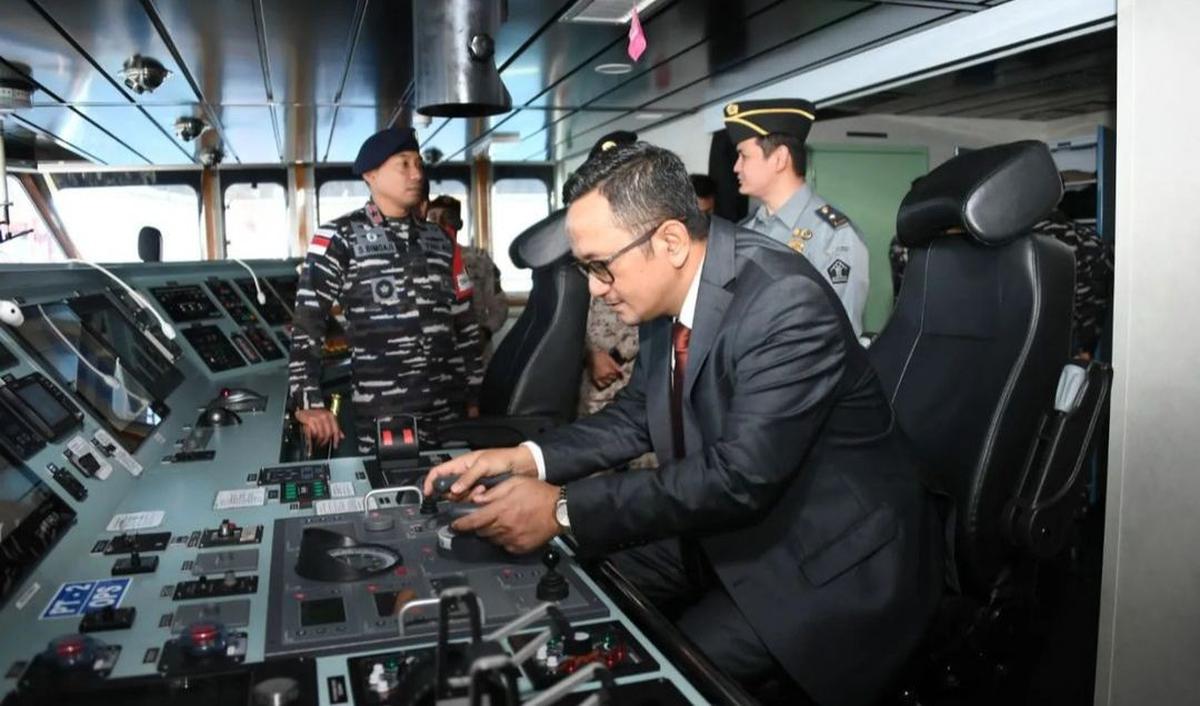 Saat kegiatan ship tour, beberapa momen saat Konsulat Jenderal RI Jeddah, Yusron Bahauddin Ambary melihat-lihat fasilitas dari kapal tersebut.
