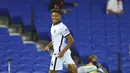 Pemain Chelsea, Reece James, melakukan selebrasi usai mencetak gol ke gawang Brighton and Hove Albion pada laga Premier League di Stadion Amex, Selasa (15/9/2020). The Blues menang dengan skor 3-1. (Peter Cziborra/Pool via AP)