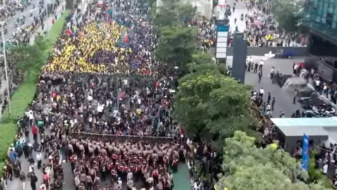 Jalan Layang Semanggi Ditutup Imbas Demo, Ini Rute Alternatifnya