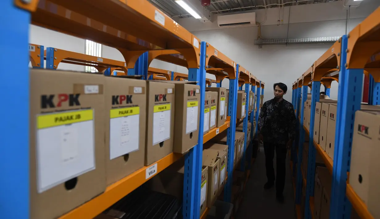 Barang sitaan dan rampasan tersebut akan berada di Rupbasan KPK sampai mendapatkan mendapat ketetapan hukum, baru kendaraan-kendaraan tersebut akan dilelang untuk umum. (merdeka.com/Arie Basuki)