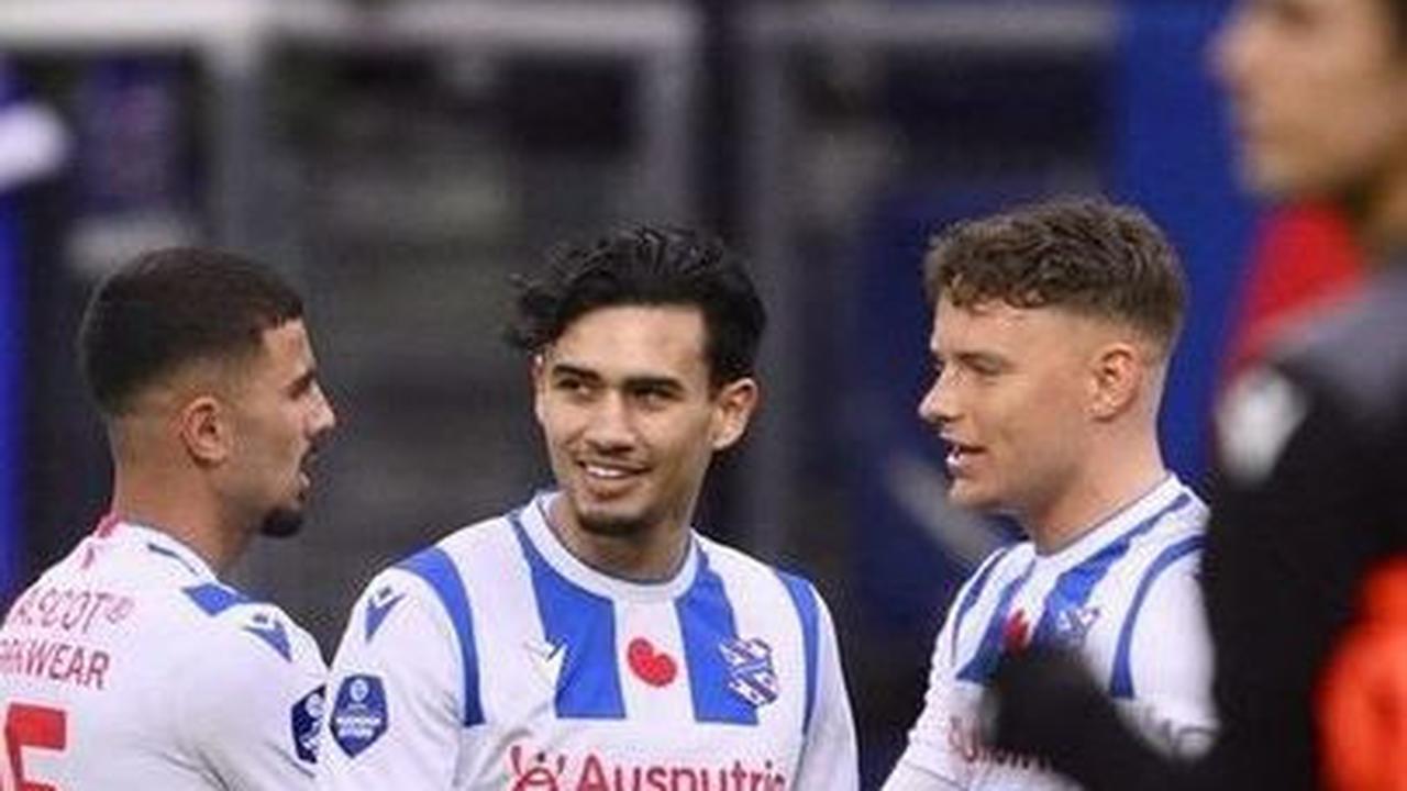 Pesepak bola berusia 22 tahun ini memiliki karier yang cukup memukau di dunia sepak bola.