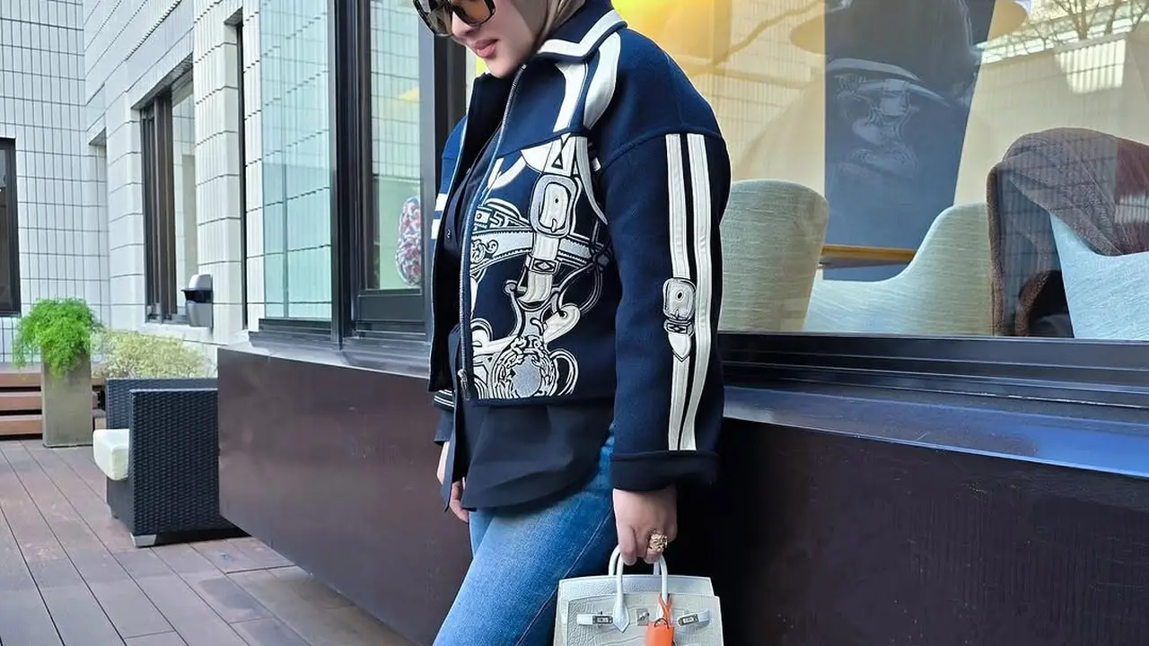 Potret Outfit Syahrini di Tokyo yang Mewah. (instagram/princessyahrini)