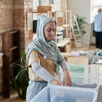 Kebiasaan Wanita yang Membuat Rumah Terasa Lebih Rapi Tanpa Banyak Tenaga (Pexels/Julia M Cameroon)