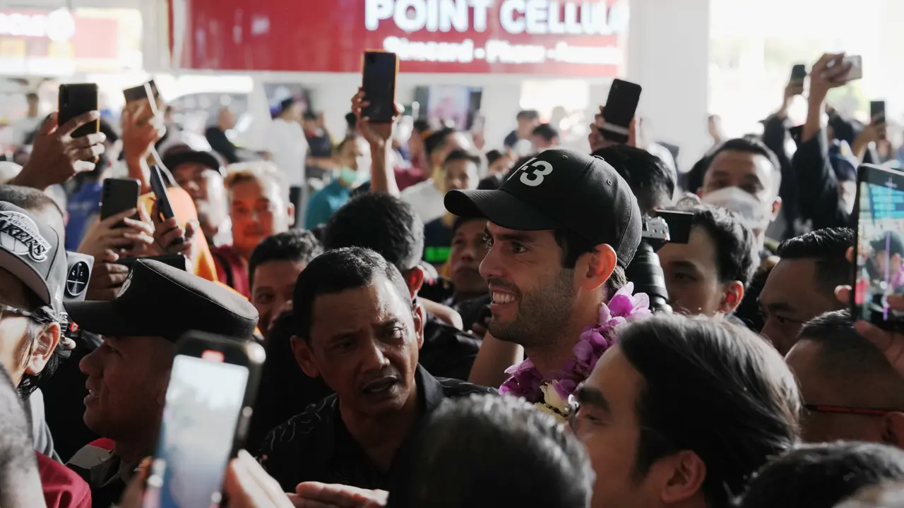 Ricardo Kaká dan OPPO Find N2 Flip 01