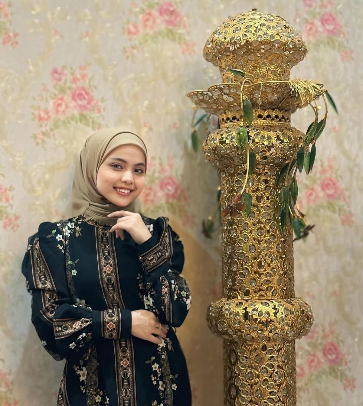 7 Potret Kenakan Hijab dan Cadar, Putri Isnari Didoakan Tetap Istiqomah oleh Netizen