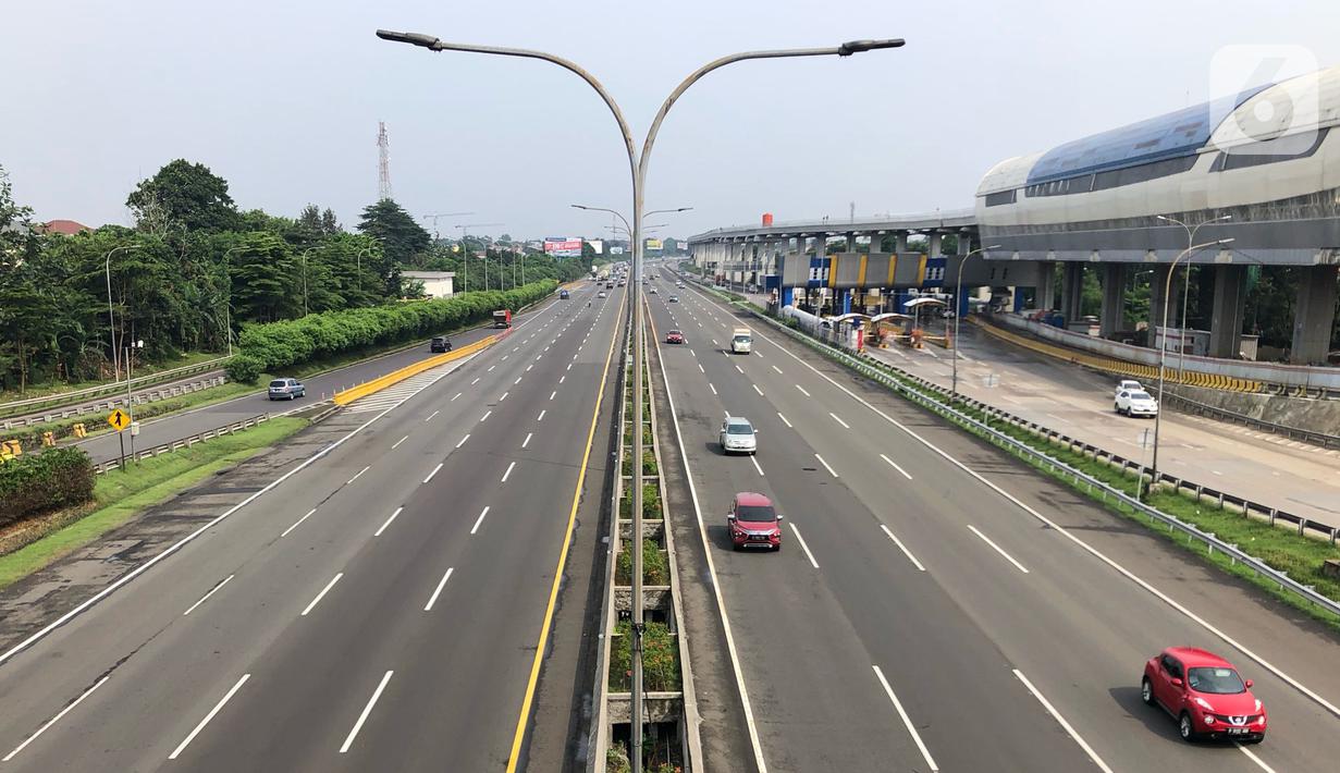 FOTO: Lalu Lintas Jalan Tol Selama PSBB Berkurang Hingga ...