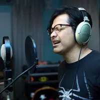 GIGI disela proses rekaman soundtrack sinetron 'Para Pencari Tuhan'. (Andy Masela/Bintang.com)