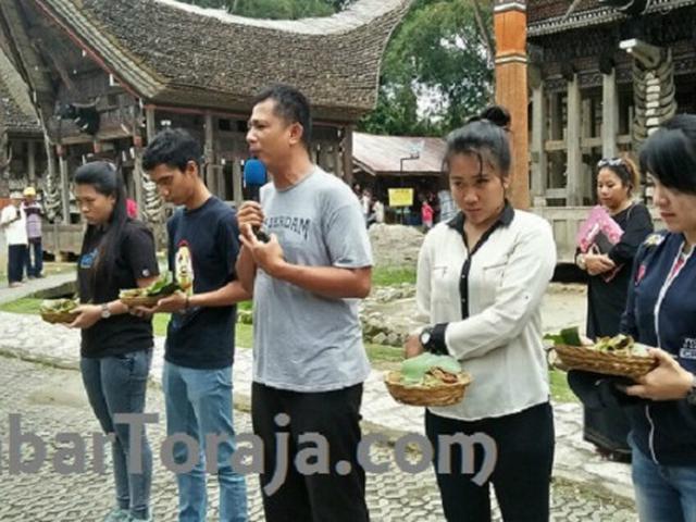 Lecehkan Leluhur Toraja Dua Wisatawan Menangis Jalani Hukum