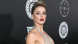 Amber Heard berpose saat menghadiri penggalangan dana "HEAVEN" 11 tahunan di Barker di Santa Monica, California (6/1). Aktris 31 tahun ini terlihat cantik dengan lipstik yang ia pakai. (AFP Photo/Phillip Faraone)