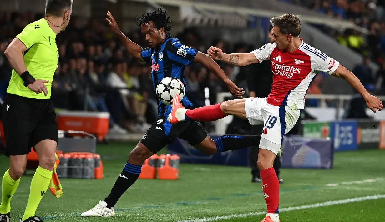 Duel Atalanta dan Arsenal berlangsung cukup ketat sejak awal pertandingan. (Isabella BONOTTO/AFP)