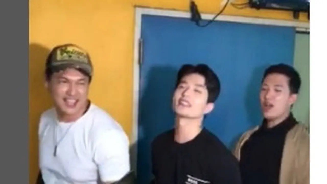 Lee Jeong Hoon dan Irwan Chandra kompak saat reuni boyband Hitz di program TV (foto: Instagram leejeonghoon)