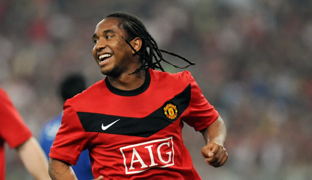 Anderson - Pemain yang berposisi sebagai gelandang ini didatangkan MU dari FC Porto pada 2007 dengan mahar 28 juta pounds atau Rp549,8 miliar. Bersama Manchester United ia telah membukukan 9 gol dan 21 assist dari 181 laga dan mempersembahkan Sembilan gelar bagi publik Old Trafford. (AFP/Saeed Khan)