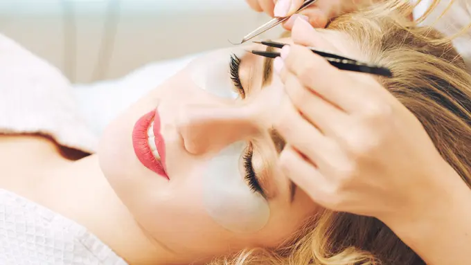 ilustrasi tips merawat eyelash extension/AlikeYou/shutterstock
