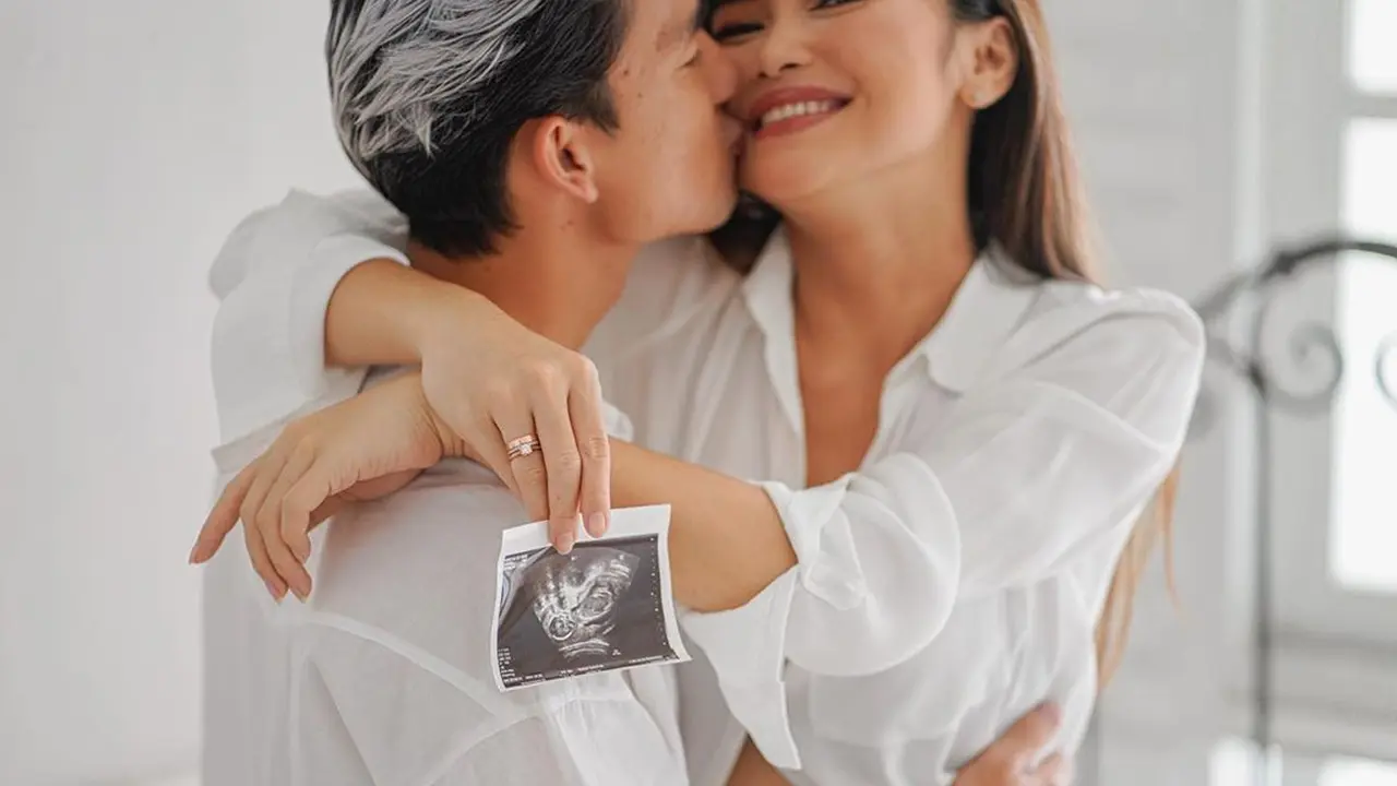 Sudah Hamil 4 Bulan, Ini 7 Potret Baby Bump Elisa Novia Istri Kim Kurniawan