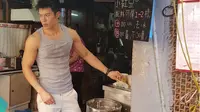 Pedagang Seksi dan Tampan di Toko Susu Kedelai