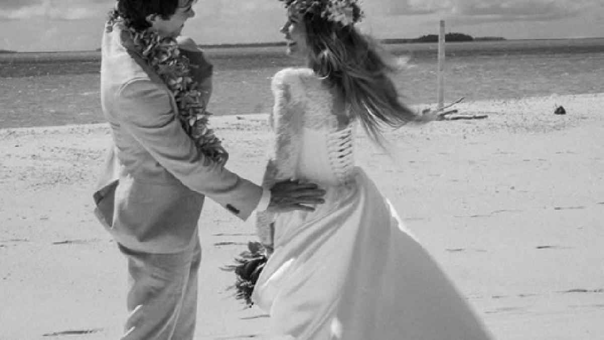 Janda Bos Playboy Menikah Lagi di Pulau Terpencil, Gaun Pengantinnya Dihias 5.400 Kristal