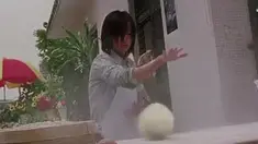 Cewek pembuat bakpao di Shaolin Soccer bernama Ah Mui. Mui menjadi sosok penting yang menjadi kunci kemenangan tim Shaolin Soccer. Ia berhasil membawa kemenangan usai memberikan assist untuk si pemeran utama mencetak gol dengan teknik pusaran bola layaknya membuat bakpao. (Istimewa)