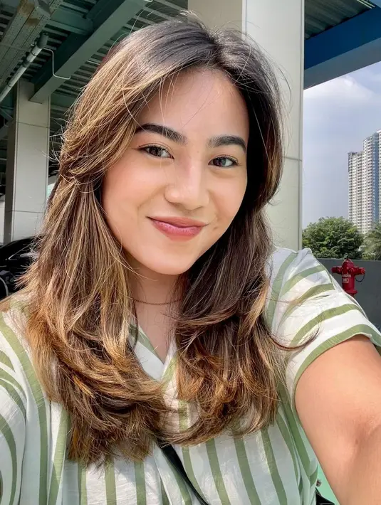 Setelah itu, Casey Rebecca hingga saat ini aktif mengajar bahasa Inggris untuk anak-anak dan dewasa. [Foto: Instagram/rebeccatulung]