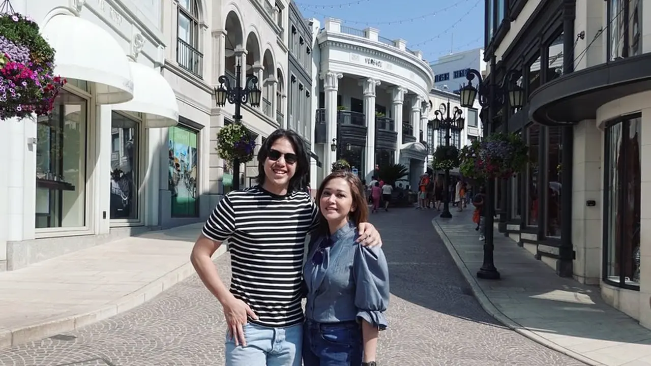 6 Momen Liburan Maia Estianty Ke Los Angeles Bersama Suami dan El Rumi