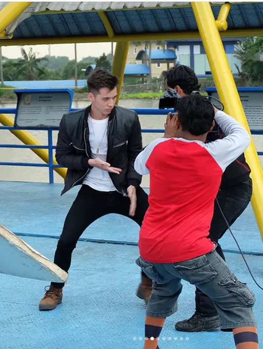 Tidak terima dengan itu, keluarga Sultan melakukan berbagai tuduhan terhadap keluarga Willy. Melihat keluarganya difitnah, Suci (Jessica Milla), sebagai anak Willy berusaha membersihkan nama baiknya. (Instagram/celine_evangelista)