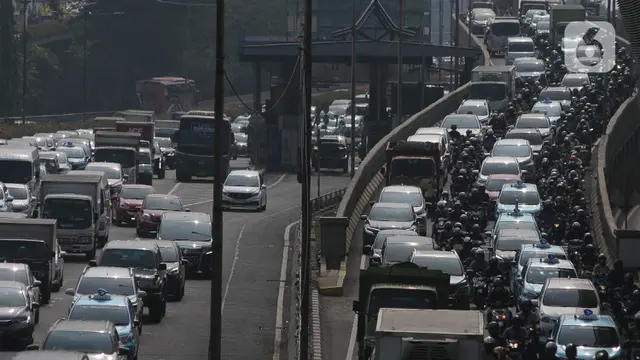 Kendaraan Bermotor Wajib Lulus Uji Emisi