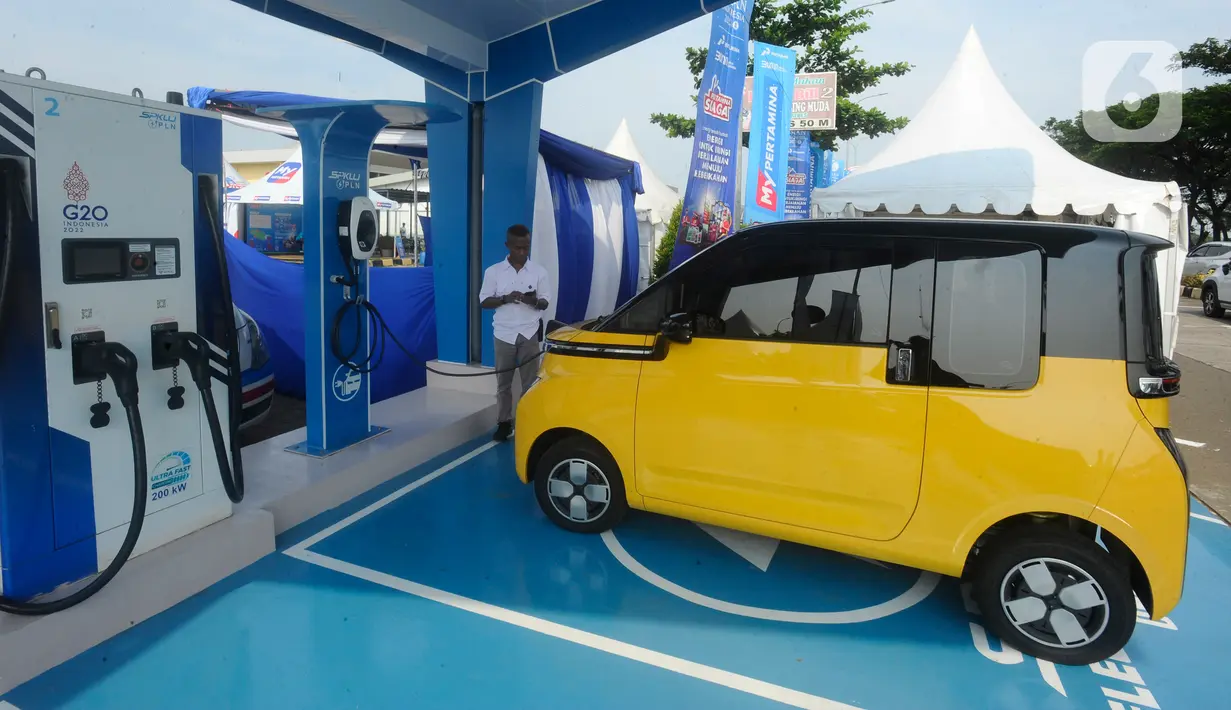 Ada tiga jenis pengisian daya, seperti medium charging, fast charging, hingga ultrafast charging. (merdeka.com/Arie Basuki)