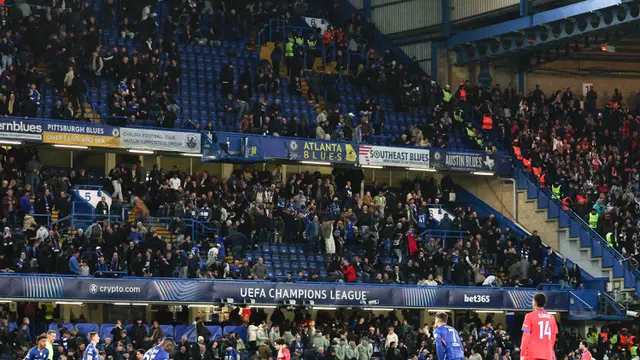 Foto: Fans Chelsea Pulang Duluan, Kecewa Berat The Blues Dipermalukan PSG di Liga Champions