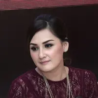Sebagai ibu, Mona Ratuliu tegas dengan anak-anaknya. Peraturan yang dibuat bagi buah hatinya, ternyata berimbas hingga istri Indra Brasco itu mengeluarkan air mata. (Galih W. Satria/Bintang.com)