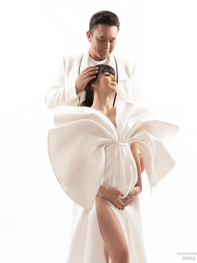 Segera Melahirkan, Ini 7 Maternity Shoot Gilang Dirga dan Adiezty Ferza