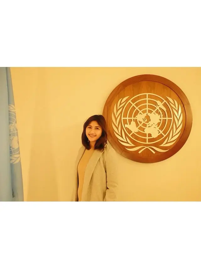 Gaya Layering Erina Gudono, Ikut Tren "One Day vs Day One" Saat Bekerja di UNESCO